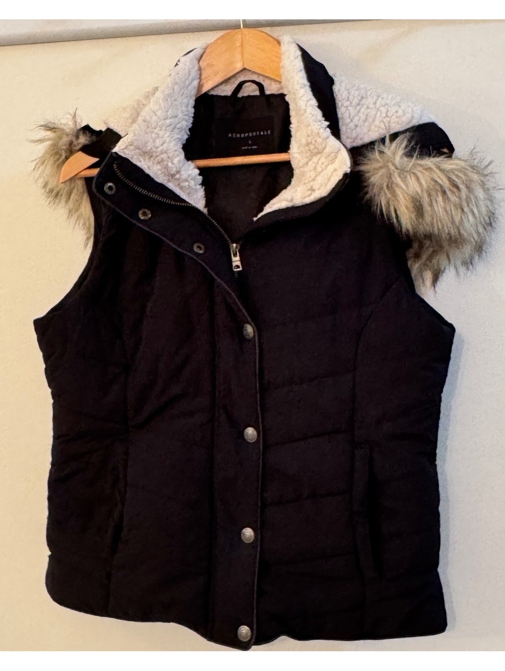 Aeropostale Women's Black Quilted Faux Fur Hooded Vest Size L